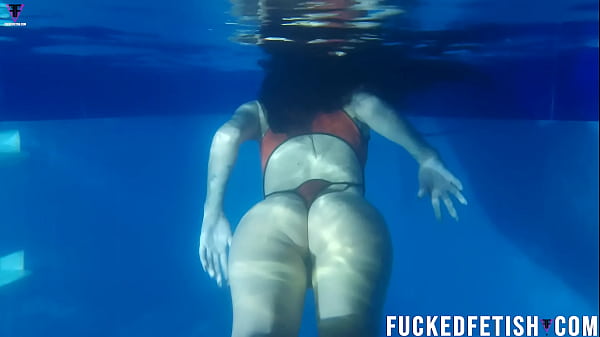 Helen Star Underwater Mask Pool Scene